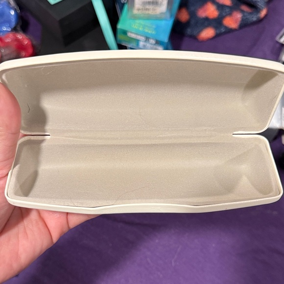 Anne Klein Ivory glasses case -EMPTY - Picture 2 of 3
